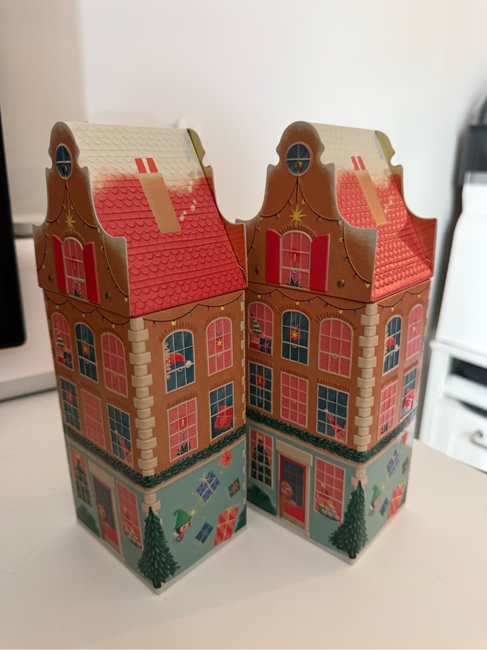 Holiday Decorative House cookie Music Box for Two